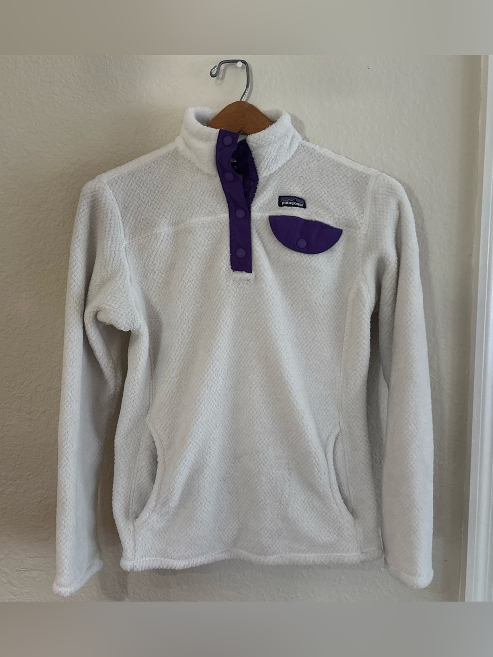 Girls Patagonia White Fleece Pullover with Purple Accents